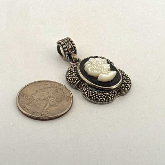 Large Vintage Sterling Silver & Marcasite Cameo Necklace Pendant - Picture 4 of 7